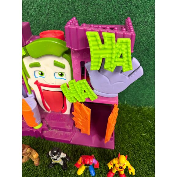 Fisher-Price Imaginext DC Super Friends The Joker's Fun House 2009 w/ Figures - Picture 6 of 9